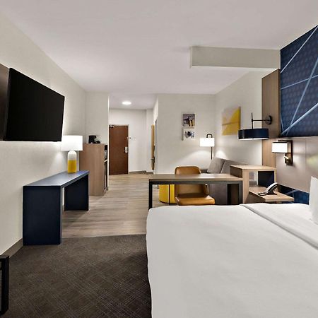 Comfort Suites Columbus East Broad Bagian luar foto