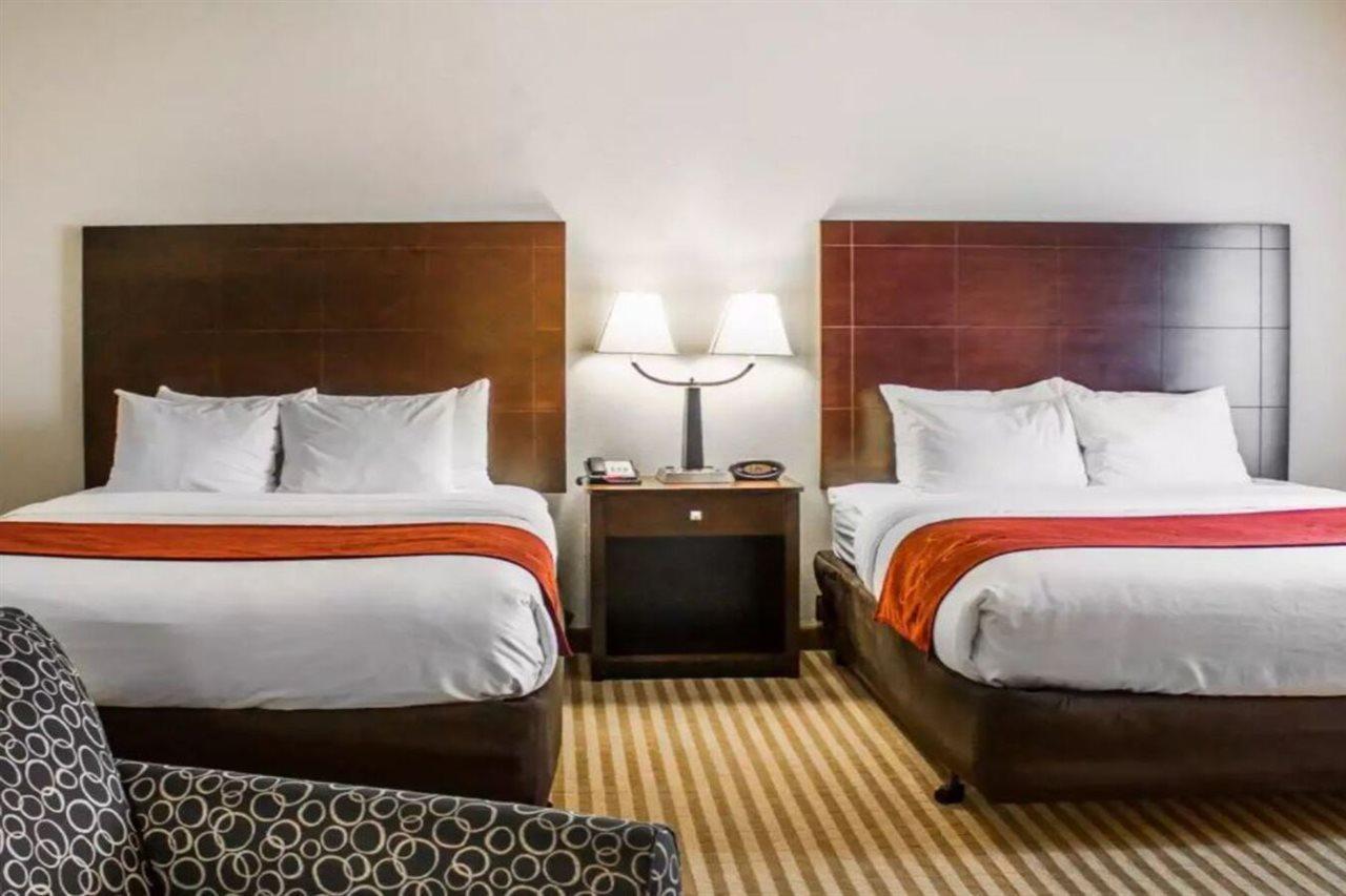 Comfort Suites Columbus East Broad Bagian luar foto