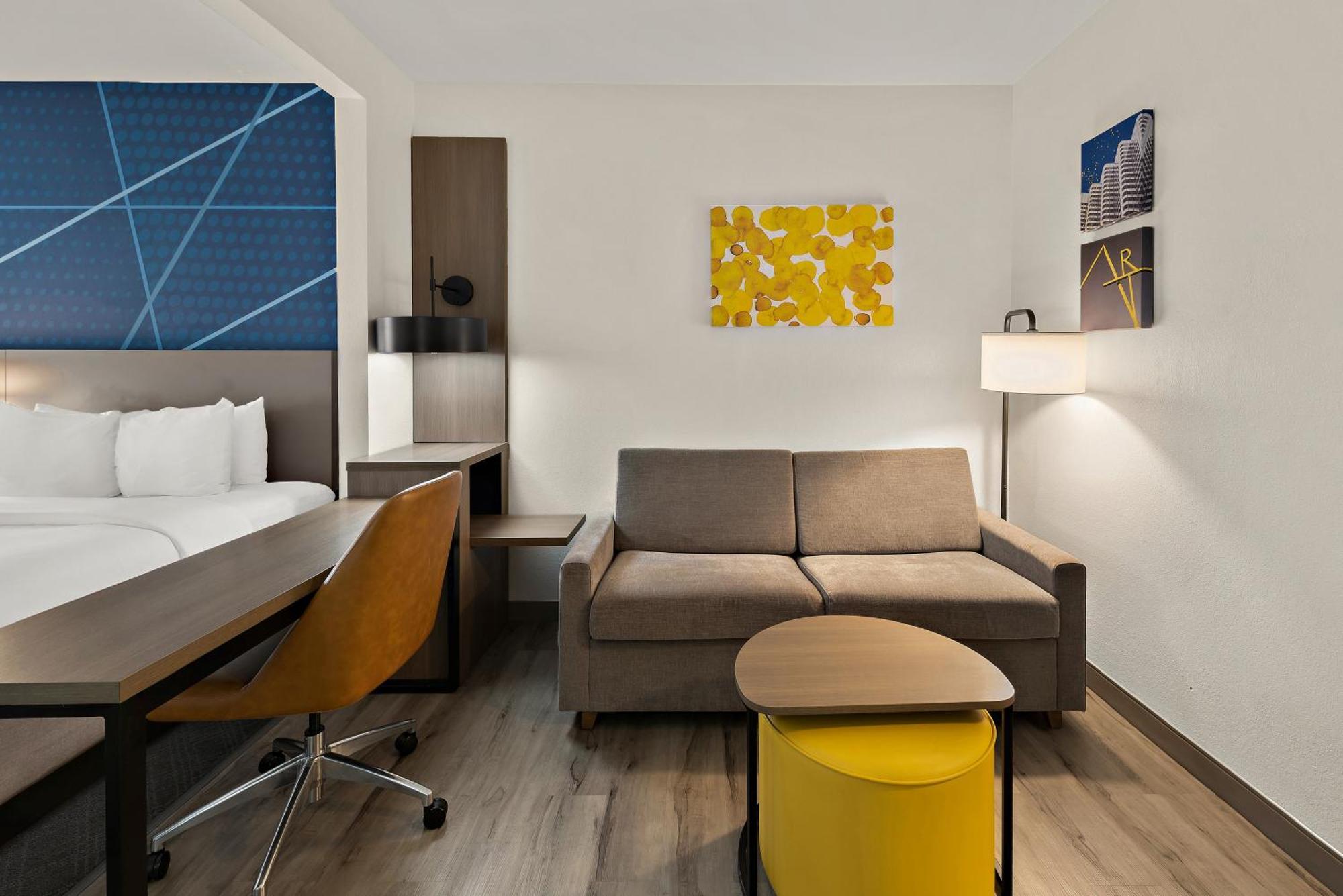 Comfort Suites Columbus East Broad Bagian luar foto
