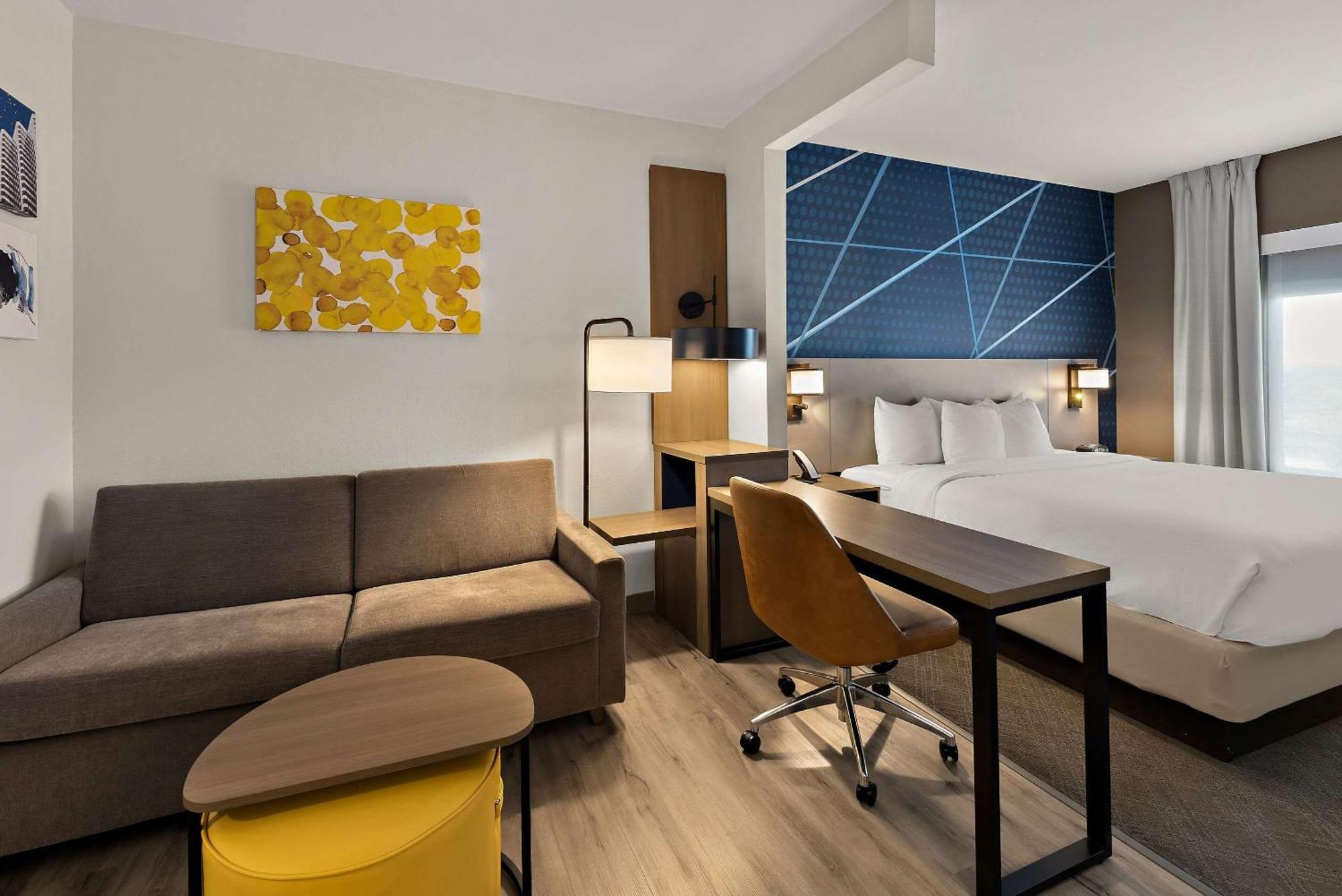 Comfort Suites Columbus East Broad Bagian luar foto
