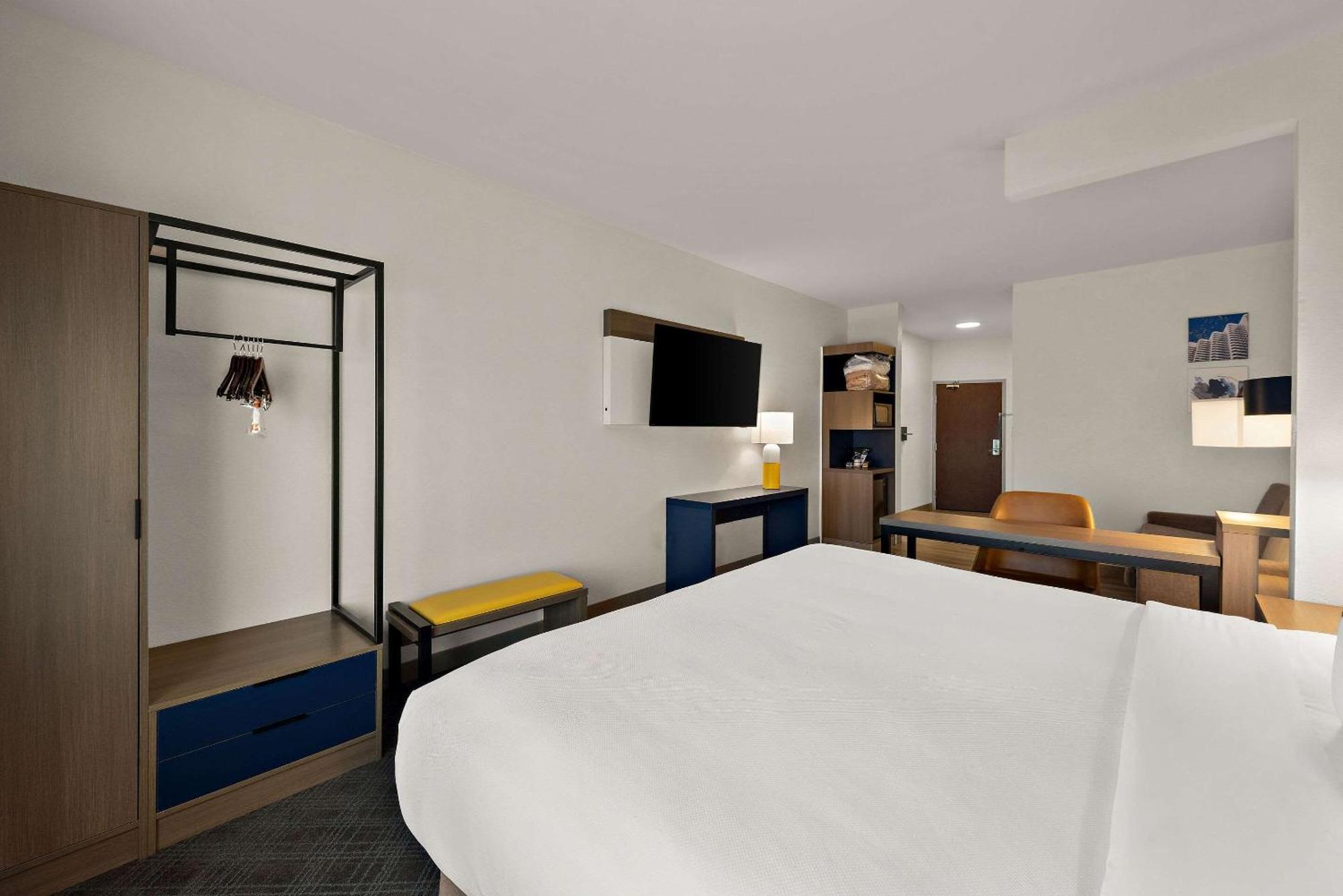 Comfort Suites Columbus East Broad Bagian luar foto