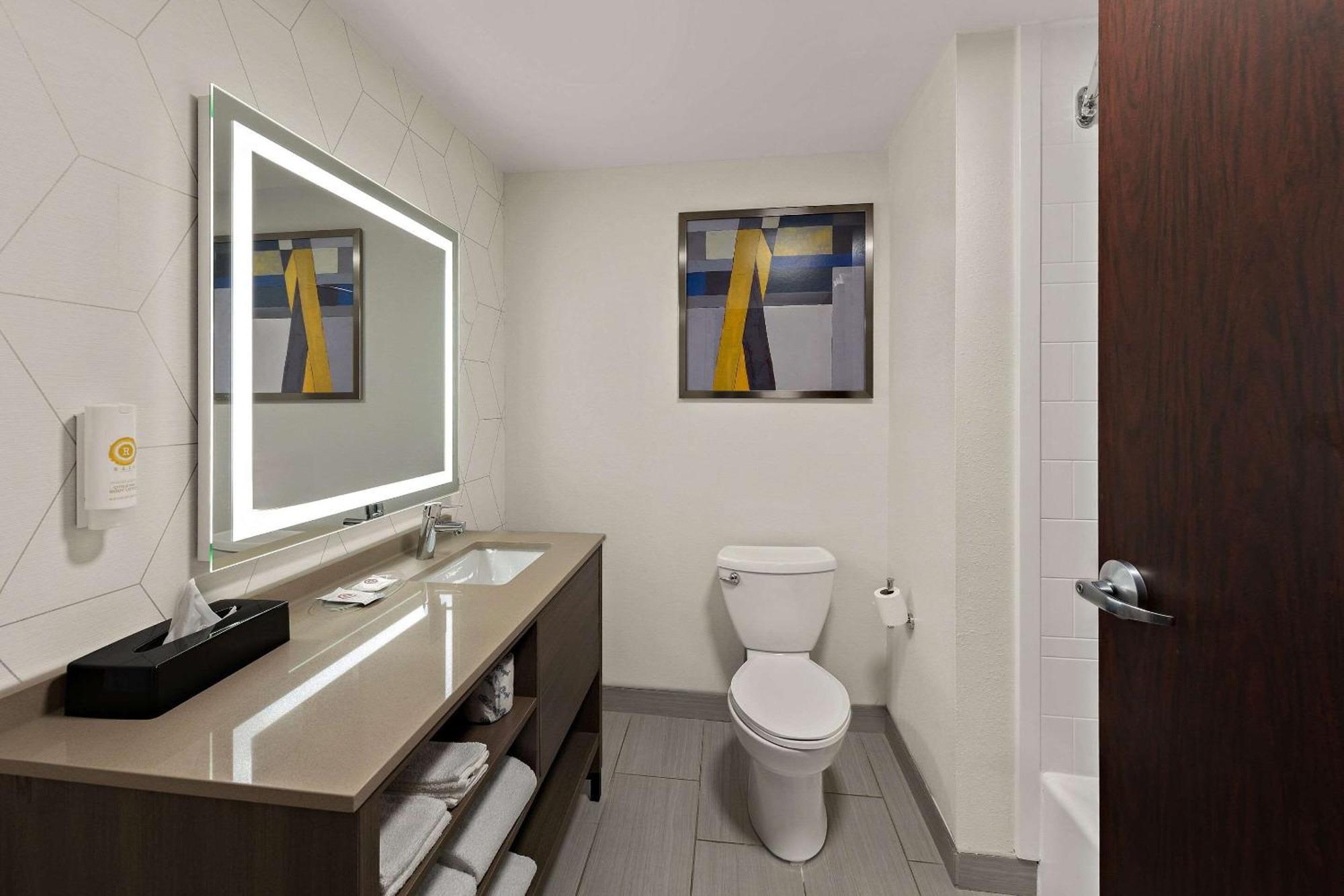 Comfort Suites Columbus East Broad Bagian luar foto