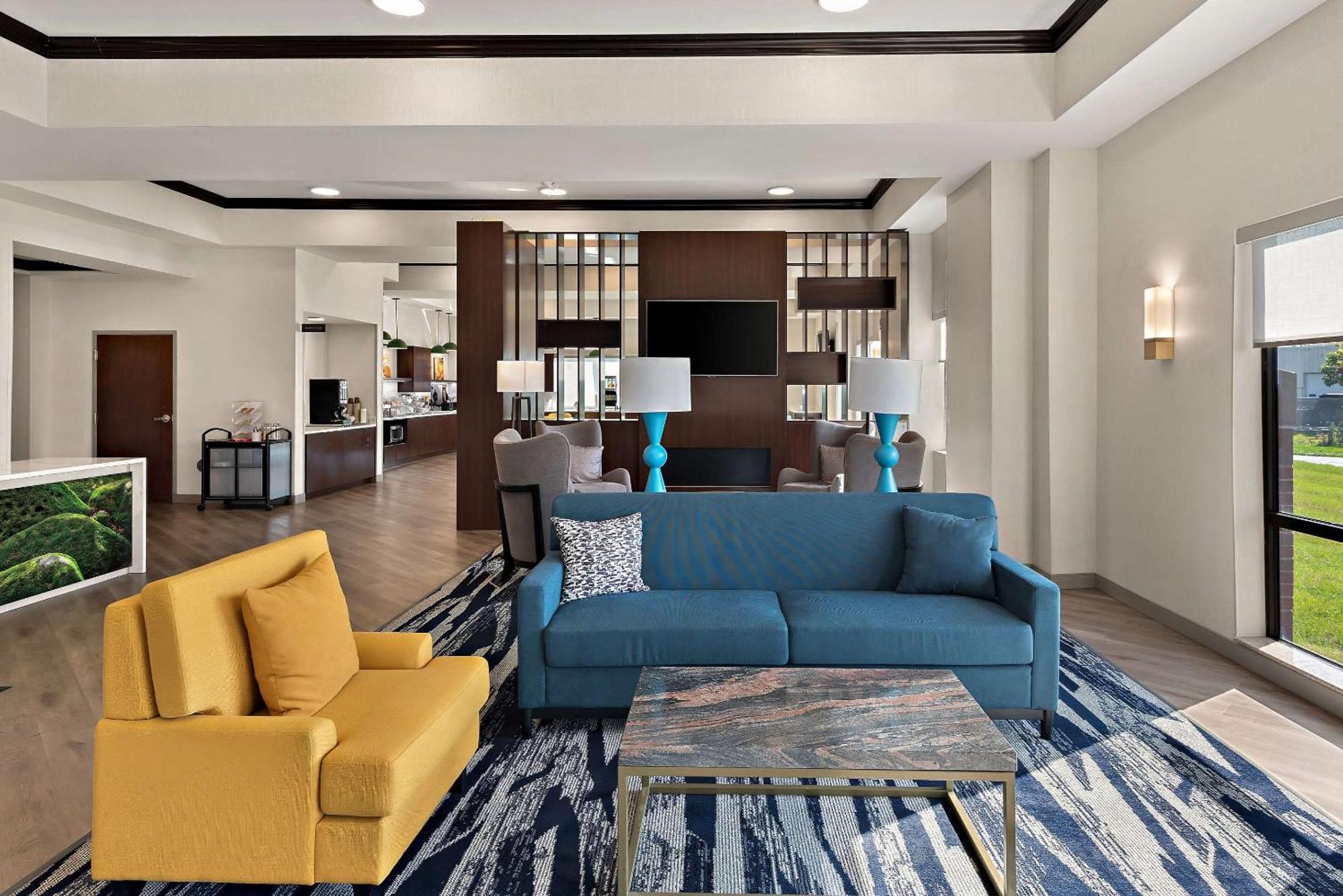 Comfort Suites Columbus East Broad Bagian luar foto